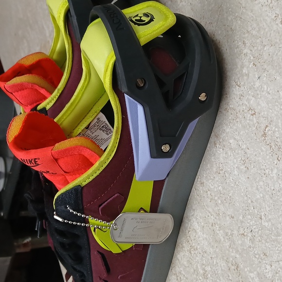 Nike - Picture 2 of 8